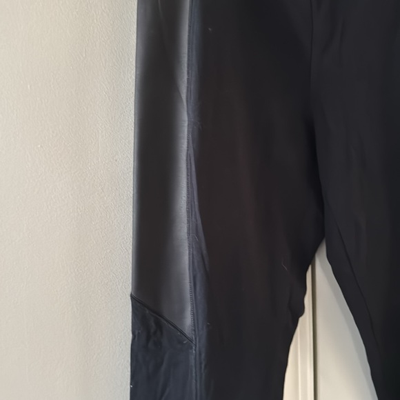 Express legging with faux leather accents L - Picture 2 of 3
